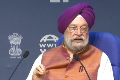 Aviation Minister Revises Figures, Says 832 Domestic Flights Operated on Monday