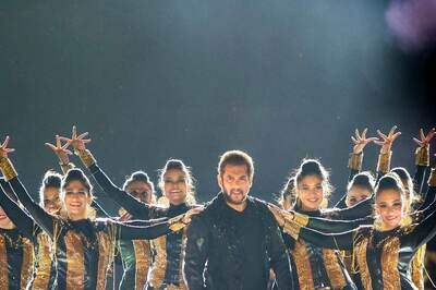 Salman Khan's Da-Bangg Tour: Shilpa Shetty Rocks the Stage, Actor Revisits Maine Pyar Kiya