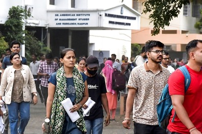 Civil Services Aspirants Hold Spot Election to Select Delegation for Talks with Officials