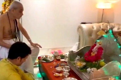 Sachin Tendulkar Takes Part in Ganesh Chaturthi Festivities With Son Arjun Tendulkar In Presence | WATCH