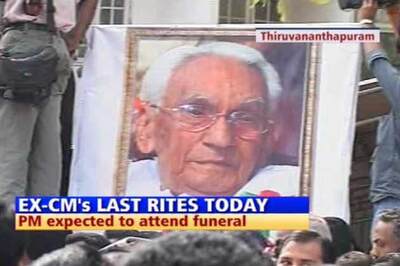 Thousands pay homage to Karunakaran