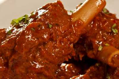 Families of Bride and Groom Attack Each Other With Stones Over Mutton Dispute in Telangana | Watch Viral Video