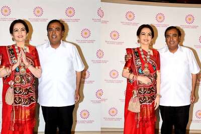 Nita Ambani Stuns in Red Saree As She Poses With Mukesh Ambani at Event, Wishes 'Happy Ganpati' to Paps