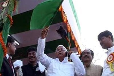 Phase 4 curtain-raiser: Lalu, Mulayam in fray