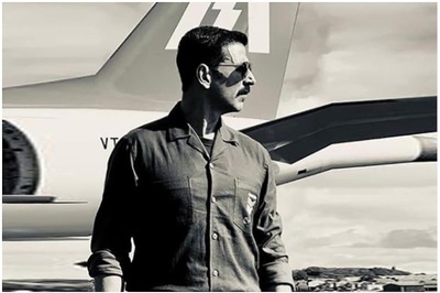 On Akshay Kumar's Birthday, Bellbottom Makers Release New Black and White Look from Spy Drama