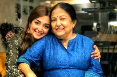 Singer Monali Thakur's Heartfelt Tribute To Her Mother: 'She Gave Me Wings'