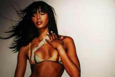 In pics:  Naomi 's retrospective pics show on in Miami