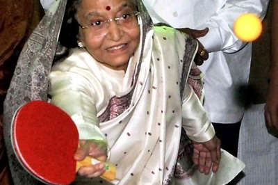Snapshot: Pratibha Patil plays table tennis