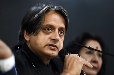 'Modi Should be Praised...': Shashi Tharoor Becomes 3rd Leader to Back Jairam Ramesh's PM Remark