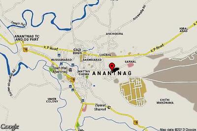 J&K: Suspected terrorists fire at police, injure one