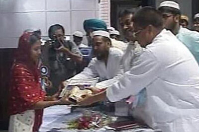 Howrah SP candidate accused of distributing cash