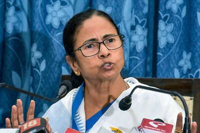 Mamata Banerjee Meets Artistes' Forum, Stresses On Indoor Shooting