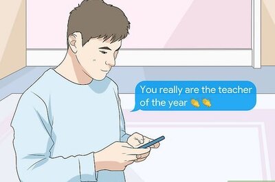 What Does the ???? Clapping Emoji Mean?