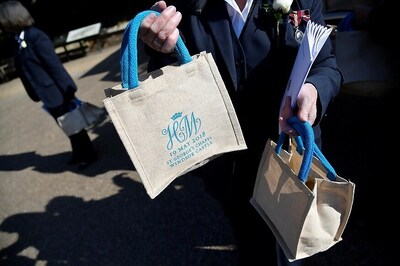 Royal Wedding Guests Cash in On Official Goody Bag, Bid Reaches 50,000 Pounds