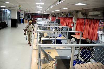 Robbers Tunnel Into Bank of Baroda Locker in Navi Mumbai's Juninagar, Escape With Valuables Worth 40 Lakh