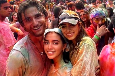 Aaliyah Kashyap Celebrates Holi With BF Shane Gregoire, Khushi Kapoor, Alaviaa Jaffery | Pics