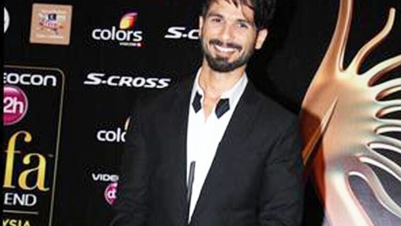 Jhalak Dikhhla Jaa Reloaded: Shahid Kapoor enjoys entertaining crew and audience