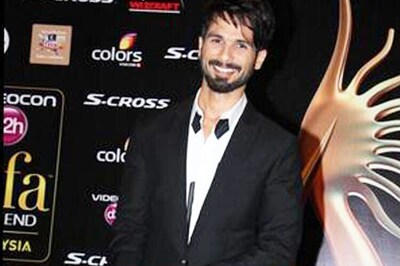 Jhalak Dikhhla Jaa Reloaded: Shahid Kapoor enjoys entertaining crew and audience