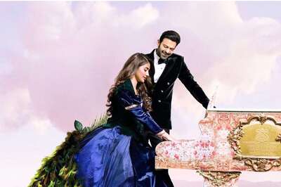 Radhe Shyam Lyricist Krishna Kanth Revealed Storyline of Prabhas, Pooja Hegde's Romantic Movie?