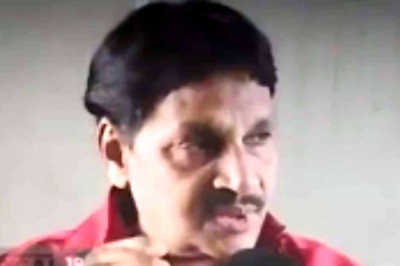 This 70-year-old Retired PE Teacher’s Excellent Mimicry Skills Have Locals’ Attention