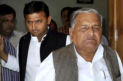 Mulayam, CM Akhilesh attend Iftar party in Bangalore
