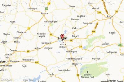 Police announce cash award for arrest of absconding senior IPS officer