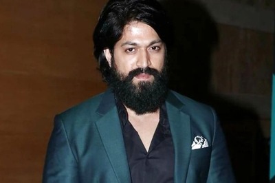 'Rocky Bhai' Yash Wades Through Sea Of Fans At Bengaluru Mall, Video Goes Viral | Watch