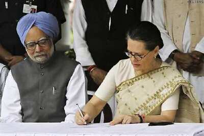 Committed to passage of Lokpal Bill in Parl: PM, Sonia