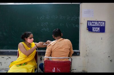 Ahmedabad Civic Body Gives Edible Oil Pouches, Phones to Increase Vaccination Pace