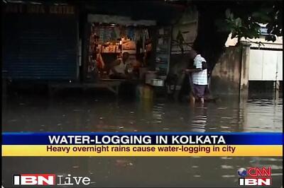 Kolkata: Heavy showers cause water-logging