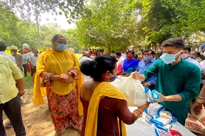 AAP's Raghav Chadha Distributes Ration to Transgender People in His Constituency