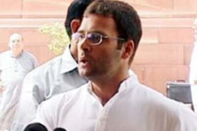 Cong hijacks WC euphoria, says Rahul'll do a Dhoni to party