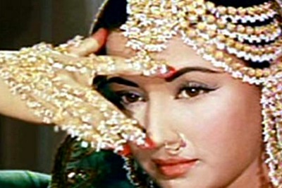 Meena Kumari Birth Anniversary: A Playlist of The Legendary Actress' Hit Tracks