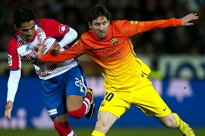Messi completes 300 goals as Barcelona beat Granada 2-1