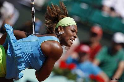 Serena outplays Voegele in 1st round