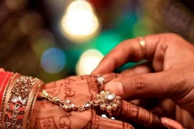 Groom Kisses Bride On Stage During Wedding, His Family Gets Beaten Up With Sticks In UP