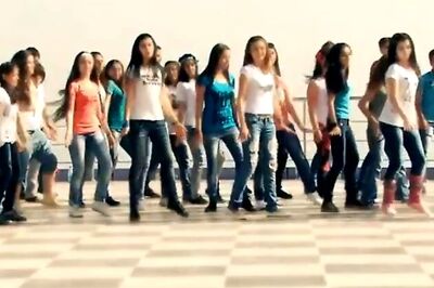 SRK's birthday flash mob by his fans in Azerbaijan