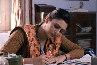 Watch the trailer of 'Luv Shuv Tey Chicken Khurana'