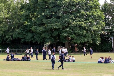 Muslim Teacher Told to Remove 'Islam' Hoodie by Pub in UK