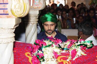 Snapshot: Emraan Hashmi prays at Haji Ali for the success of 'Ek Thi Daayan'