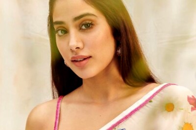 Janhvi Kapoor Steals a Million Hearts With Floral-Printed Chiffon Saree, See Pics