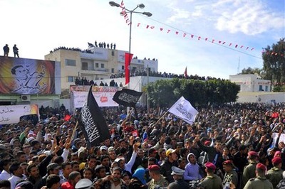 Disgruntled crowd hurls stones at Tunisian president