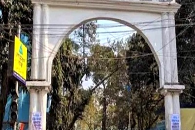 In Kolkata, Engineers, Postgraduates Apply for Lab Assistant Jobs for 8th Pass