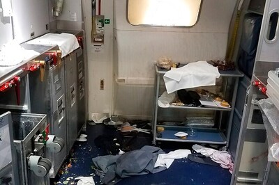 Flight Attendant Broke Wine Bottle Over Man's Head: FBI