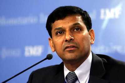 RBI keeps key policy rates unchanged; slashes SLR by 0.5 per cent