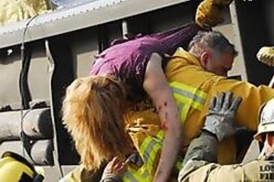 At least 10 dead in Los Angeles commuter train wreck