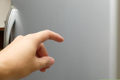 How to Remove a Scratch from a Stainless Steel Refrigerator Door