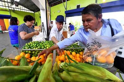 In Los Angeles, Fresh Produce Bound for Trash Helps Feed the Poor