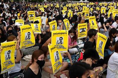 Unprecedented open criticism of king aired at Thai protest