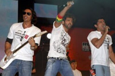 Images: SRK, Saif Rock On for a cause